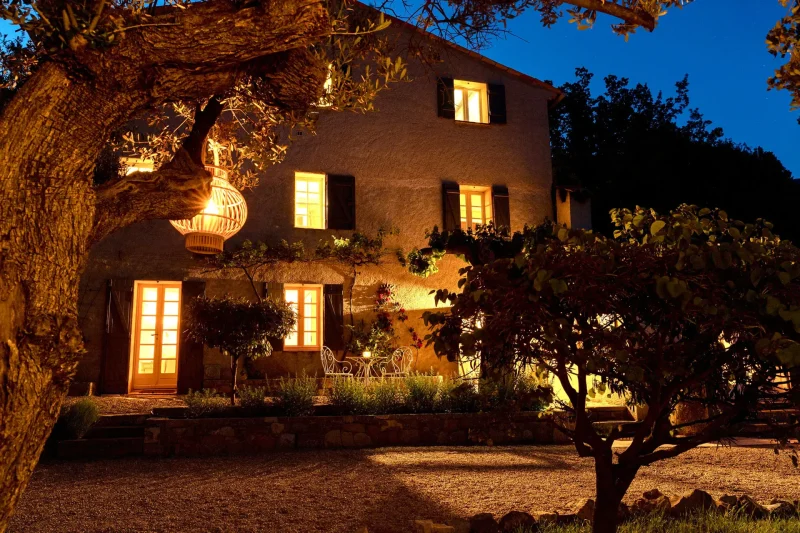 La-Bergerie-Bargemon By-Night-Verlicht